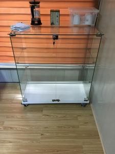 Superior Clear Glass Tempered Cabinet with Ce Certificate